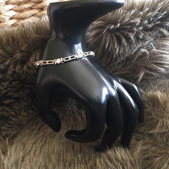 Vintage silver tone clear rhinestone link bracelet - Picture 4 of 8